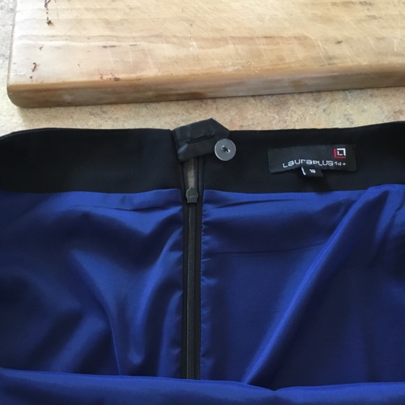 Lightly used plus size A-line skirt size 18 - Picture 3 of 5